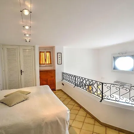 Sleeps 2 Air Con Wifi Vila *