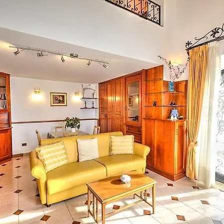 Sleeps 2 Air Con Wifi Vila Positano