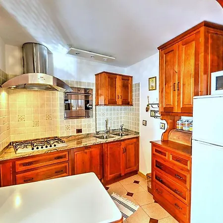 Sleeps 2 Air Con Wifi