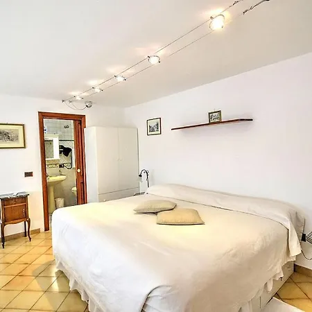 Sleeps 2 Air Con Wifi Vila *