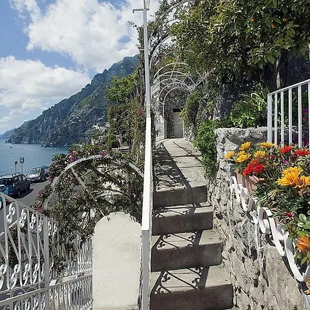Sleeps 2 Air Con Wifi Vila